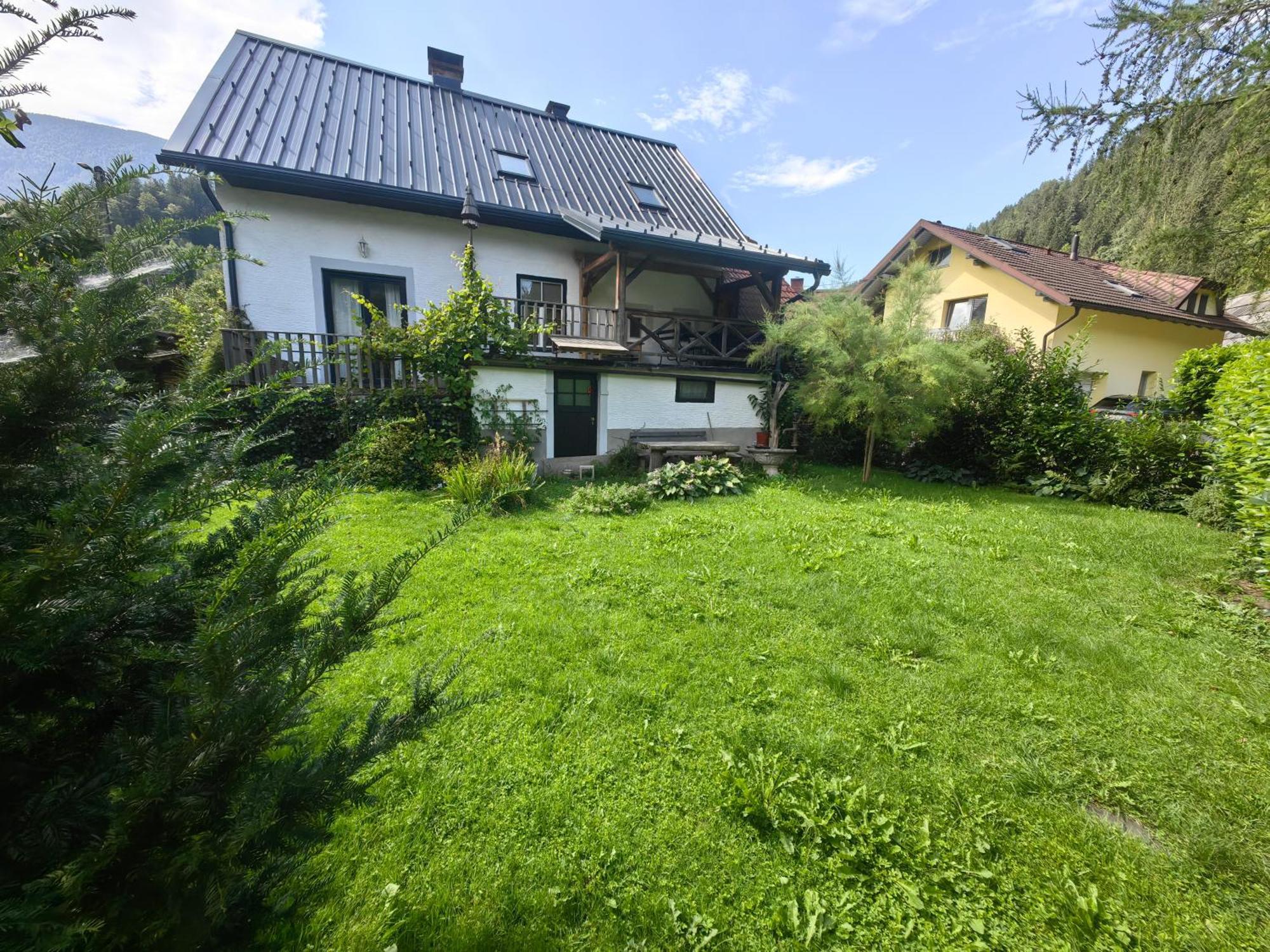 Hisa Hortenzija Luče 外观 照片